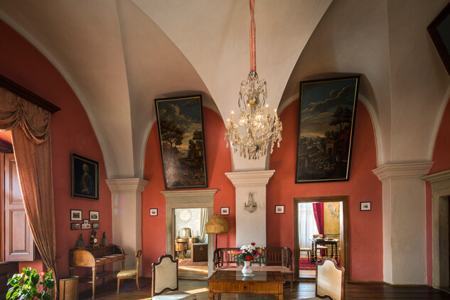 hostinský salon